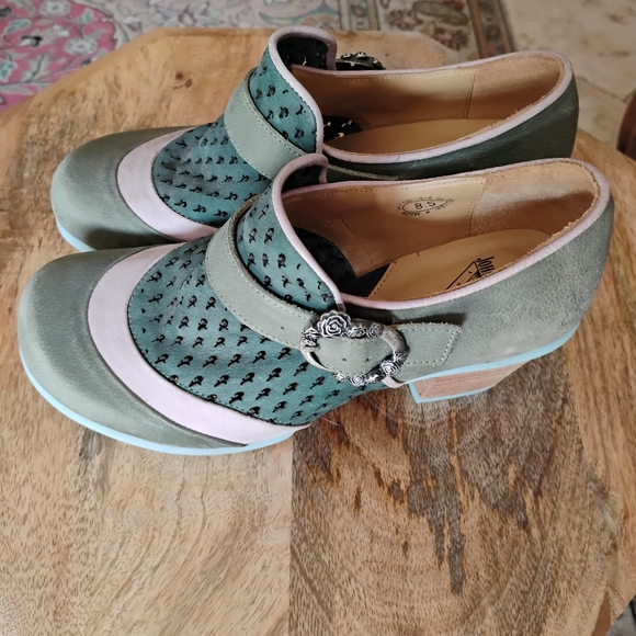 John Fluevogs 8.5 heels green and pink - Picture 2 of 8